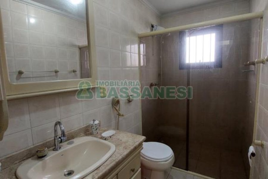 Casa com 70m², 4 dormitórios, 3 vagas, no bairro Marechal Floriano em Caxias do Sul para Comprar