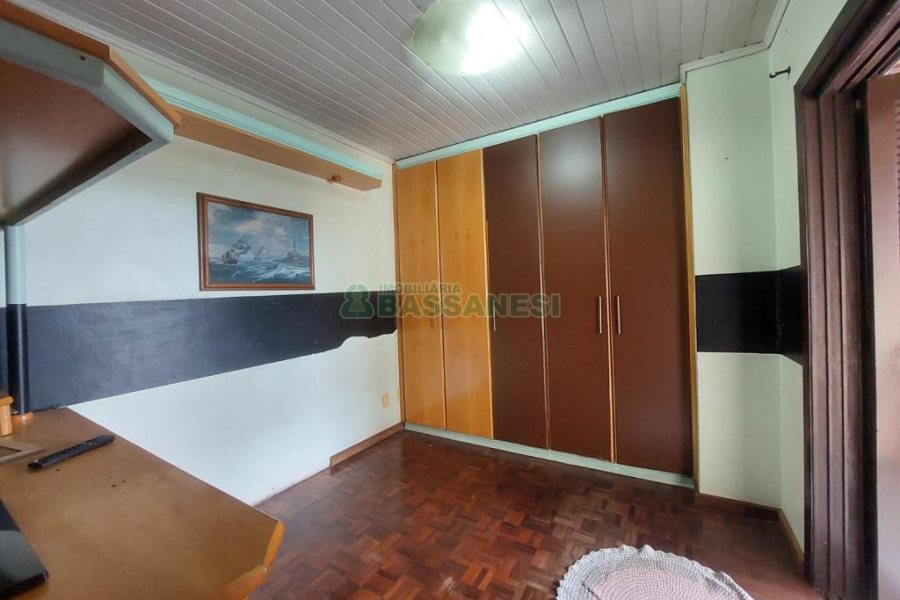 Casa com 70m², 4 dormitórios, 3 vagas, no bairro Marechal Floriano em Caxias do Sul para Comprar
