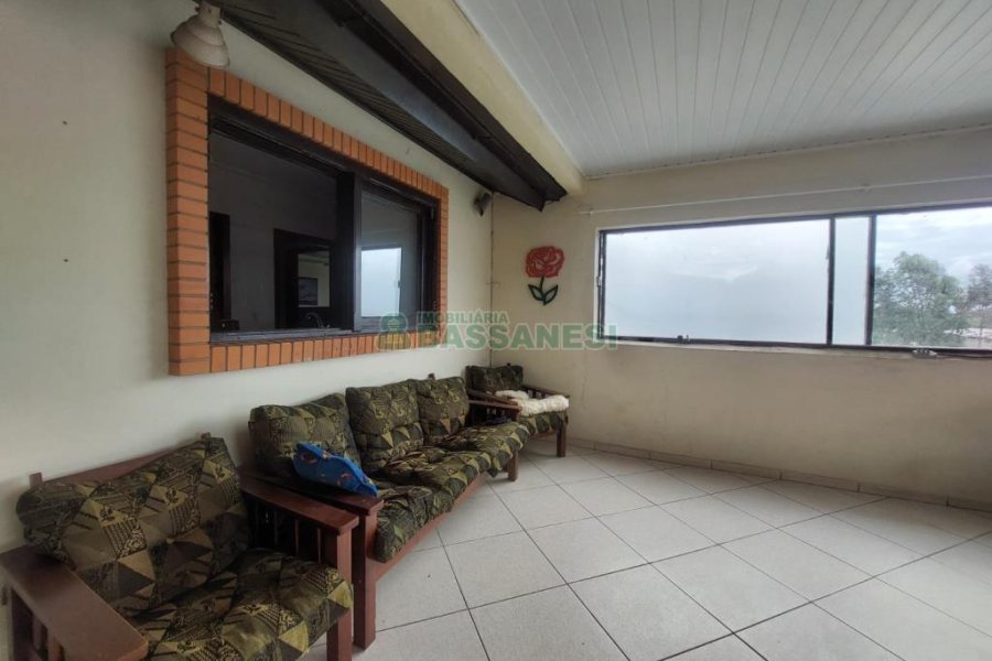 Casa com 70m², 4 dormitórios, 3 vagas, no bairro Marechal Floriano em Caxias do Sul para Comprar