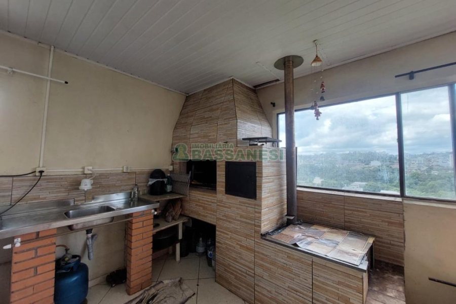 Casa com 70m², 4 dormitórios, 3 vagas, no bairro Marechal Floriano em Caxias do Sul para Comprar