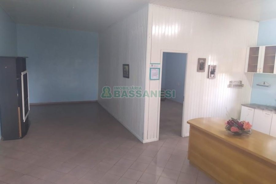 Casa com 70m², 4 dormitórios, 3 vagas, no bairro Marechal Floriano em Caxias do Sul para Comprar