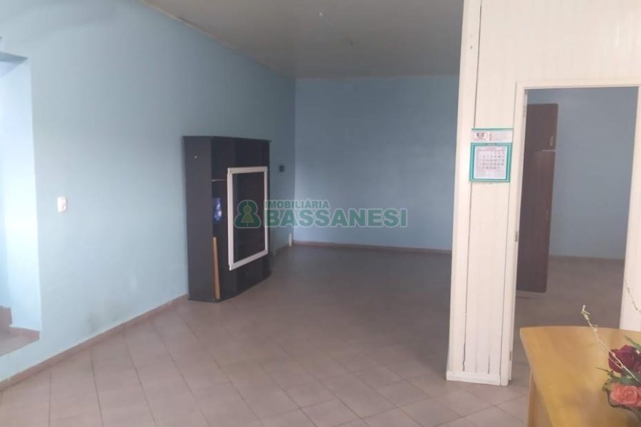 Casa com 70m², 4 dormitórios, 3 vagas, no bairro Marechal Floriano em Caxias do Sul para Comprar