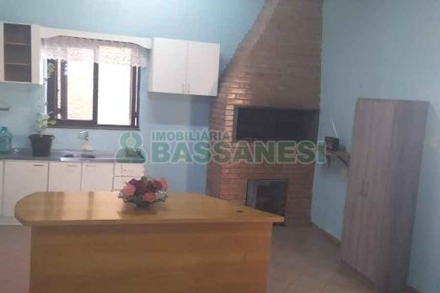 Casa com 70m², 4 dormitórios, 3 vagas, no bairro Marechal Floriano em Caxias do Sul para Comprar