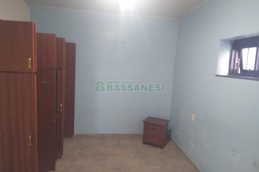 Casa com 70m², 4 dormitórios, 3 vagas, no bairro Marechal Floriano em Caxias do Sul para Comprar
