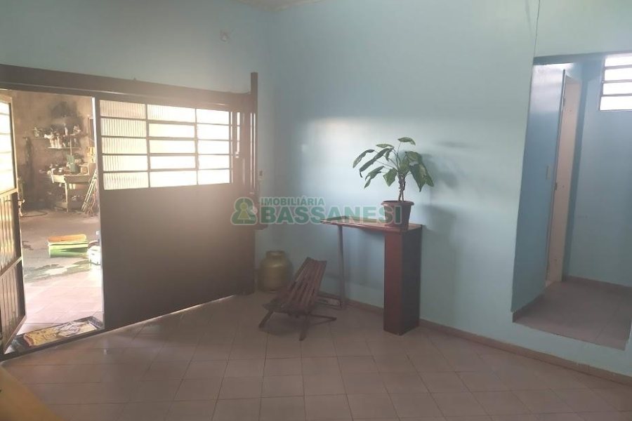 Casa com 70m², 4 dormitórios, 3 vagas, no bairro Marechal Floriano em Caxias do Sul para Comprar