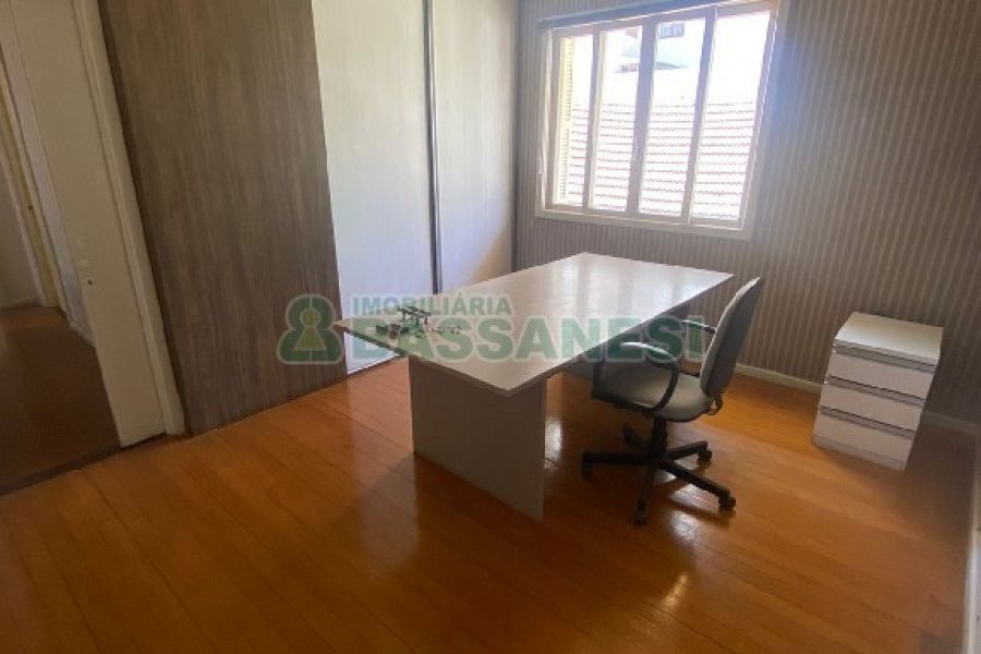 Casa Comercial com 330m², 3 dormitórios, 3 vagas, no bairro São Pelegrino em Caxias do Sul para Alugar ou Comprar