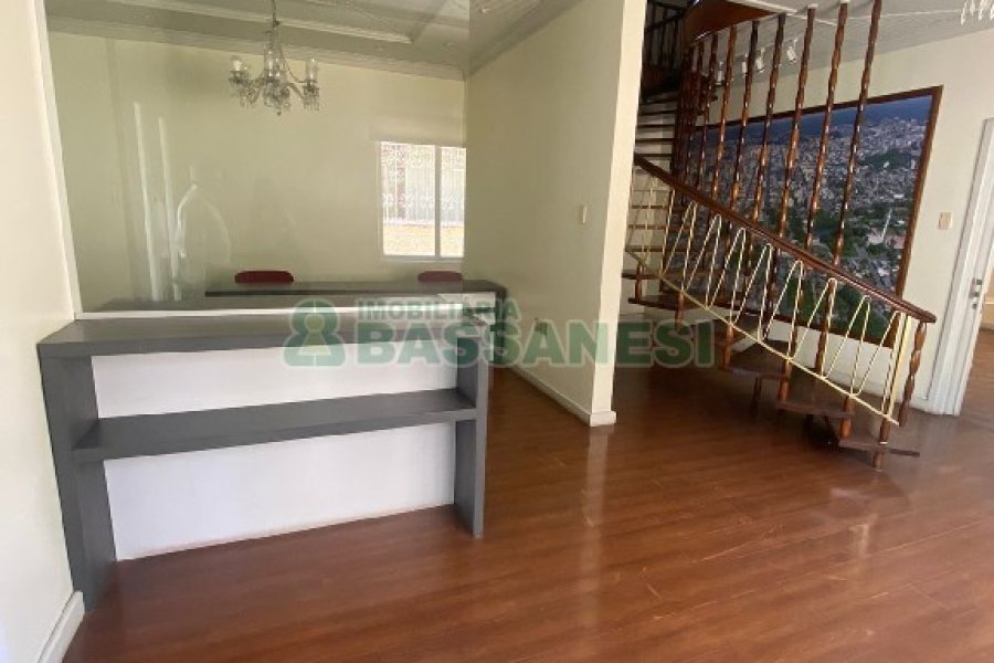 Casa Comercial com 330m², 3 dormitórios, 3 vagas, no bairro São Pelegrino em Caxias do Sul para Alugar ou Comprar