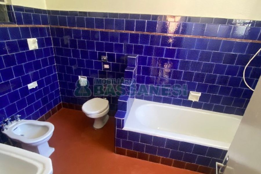 Casa Comercial com 330m², 3 dormitórios, 3 vagas, no bairro São Pelegrino em Caxias do Sul para Alugar ou Comprar