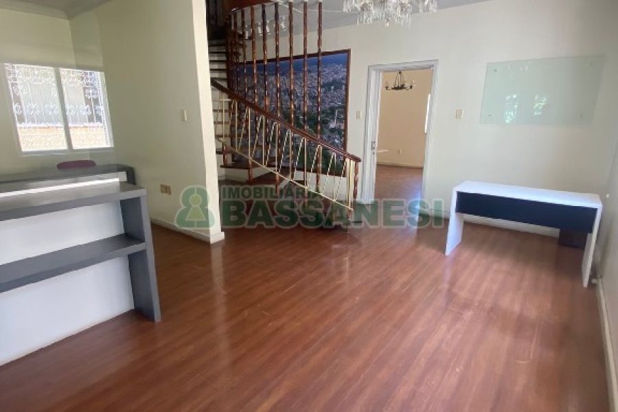 Casa Comercial com 330m², 3 dormitórios, 3 vagas, no bairro São Pelegrino em Caxias do Sul para Alugar ou Comprar