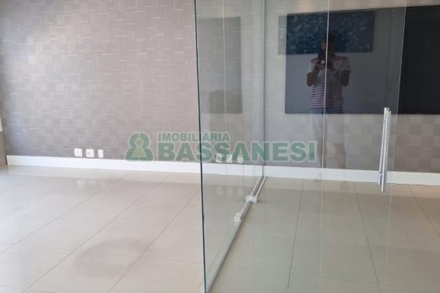 Sala com 60m², 1 vaga, no bairro Santa Catarina em Caxias do Sul para Alugar