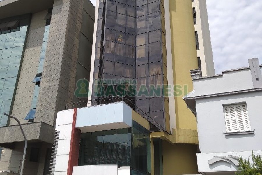 Loja com 270m², no bairro São Pelegrino em Caxias do Sul para Alugar ou Comprar