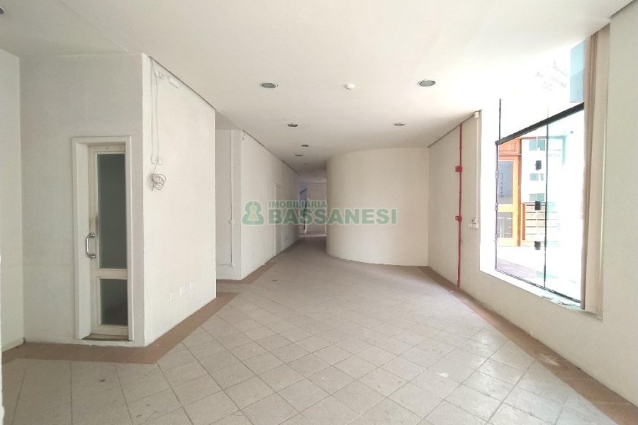 Loja com 270m², no bairro São Pelegrino em Caxias do Sul para Alugar ou Comprar