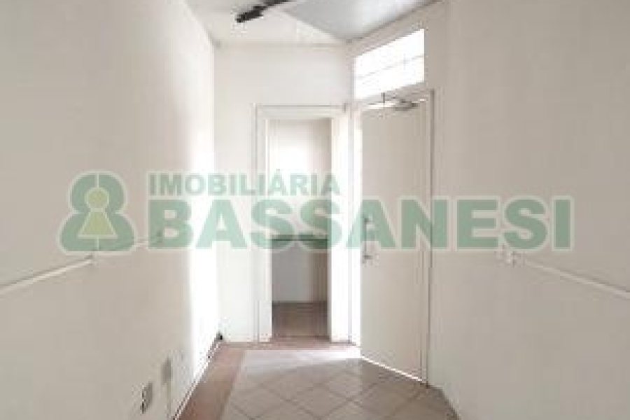 Loja com 270m², no bairro São Pelegrino em Caxias do Sul para Alugar ou Comprar