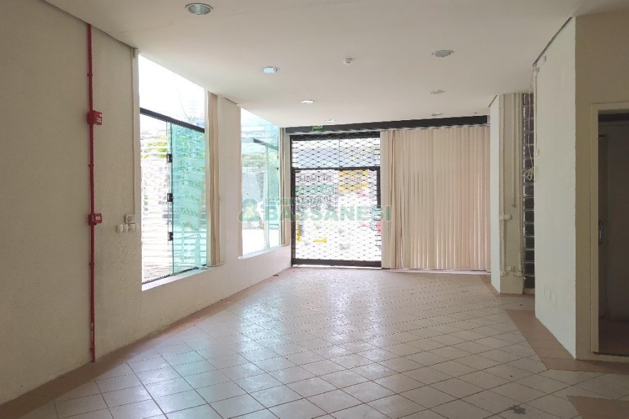 Loja com 270m², no bairro São Pelegrino em Caxias do Sul para Alugar ou Comprar