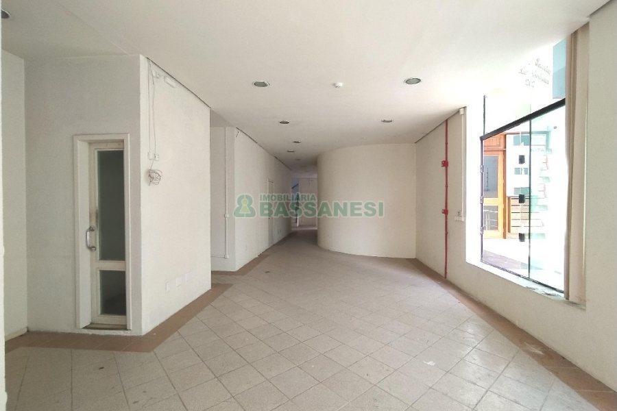Loja com 270m², no bairro São Pelegrino em Caxias do Sul para Alugar ou Comprar