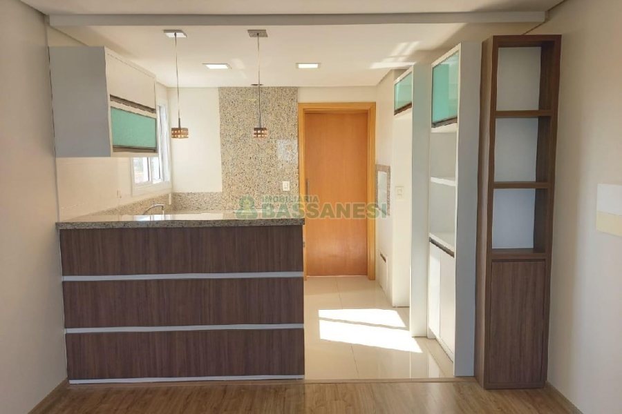 Apartamento com 91m², 3 dormitórios, 2 vagas, no bairro Kayser em Caxias do Sul para Comprar