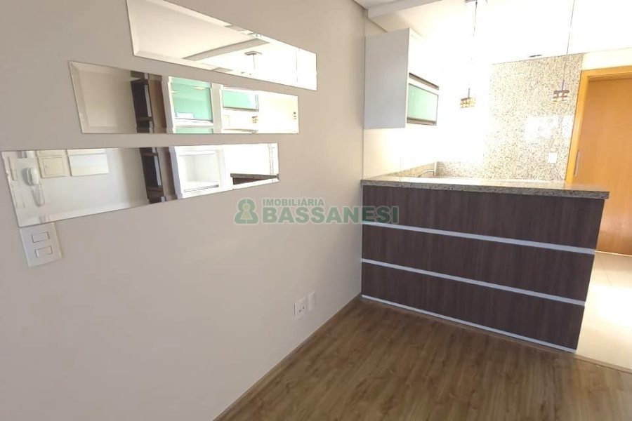 Apartamento com 91m², 3 dormitórios, 2 vagas, no bairro Kayser em Caxias do Sul para Comprar