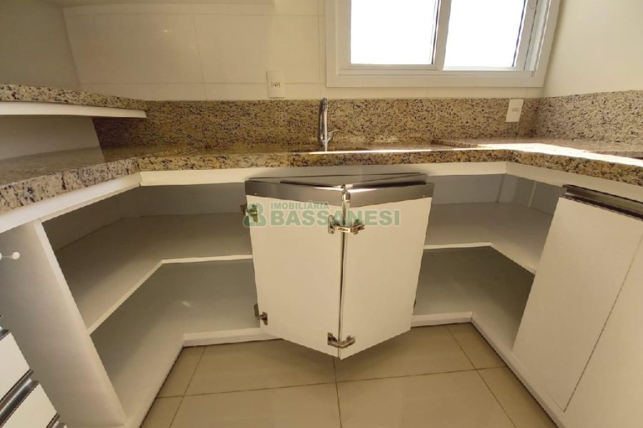 Apartamento com 91m², 3 dormitórios, 2 vagas, no bairro Kayser em Caxias do Sul para Comprar