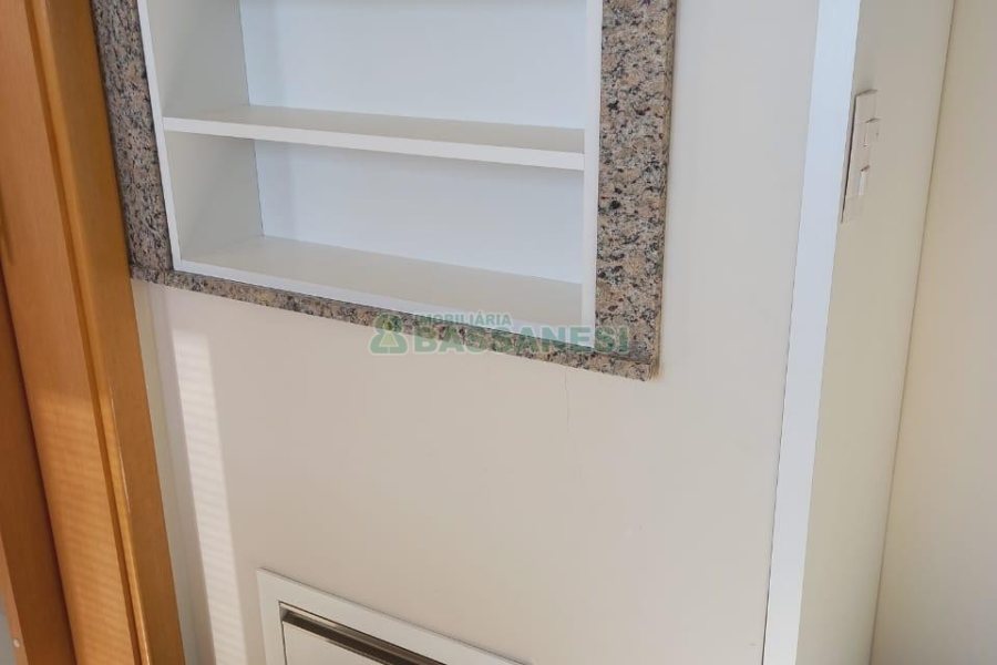 Apartamento com 91m², 3 dormitórios, 2 vagas, no bairro Kayser em Caxias do Sul para Comprar