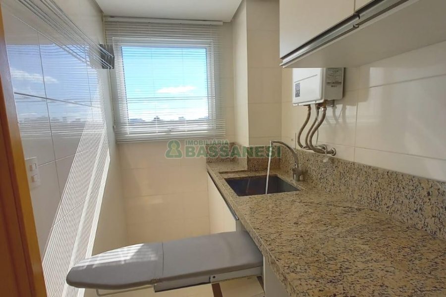 Apartamento com 91m², 3 dormitórios, 2 vagas, no bairro Kayser em Caxias do Sul para Comprar