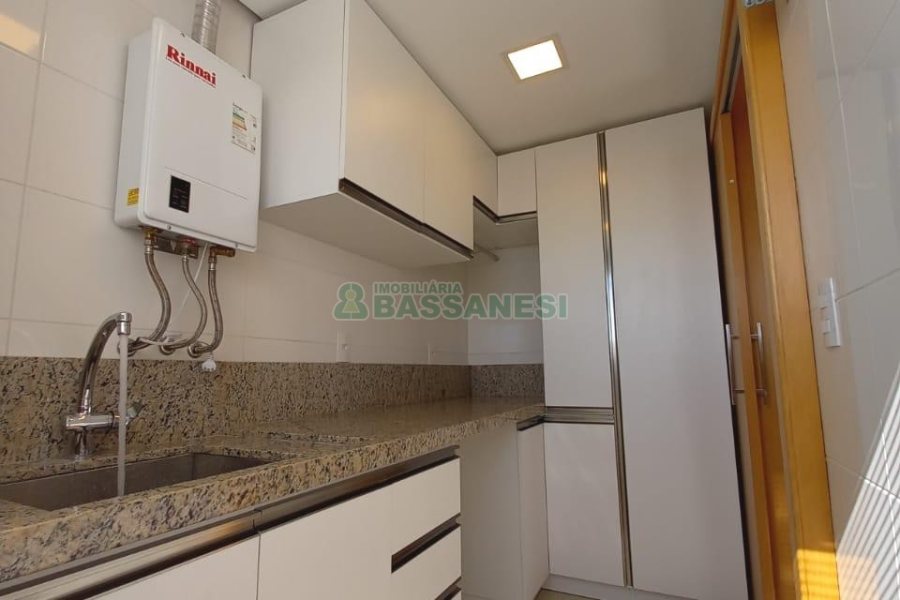 Apartamento com 91m², 3 dormitórios, 2 vagas, no bairro Kayser em Caxias do Sul para Comprar