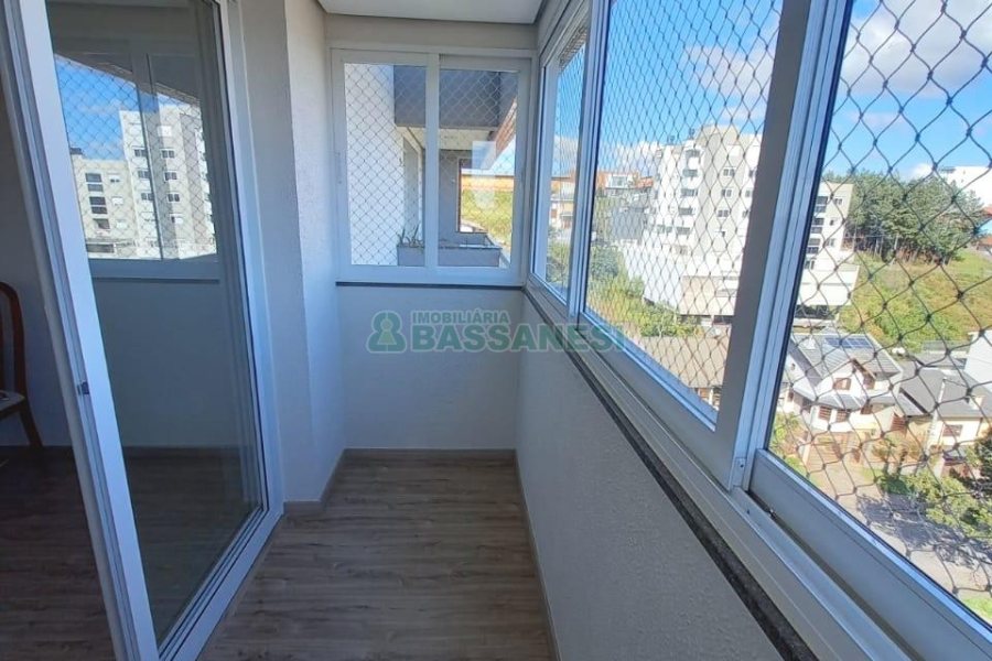 Apartamento com 91m², 3 dormitórios, 2 vagas, no bairro Kayser em Caxias do Sul para Comprar
