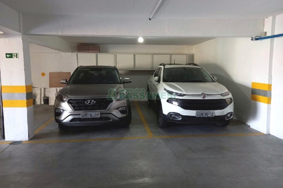 Apartamento com 91m², 3 dormitórios, 2 vagas, no bairro Kayser em Caxias do Sul para Comprar