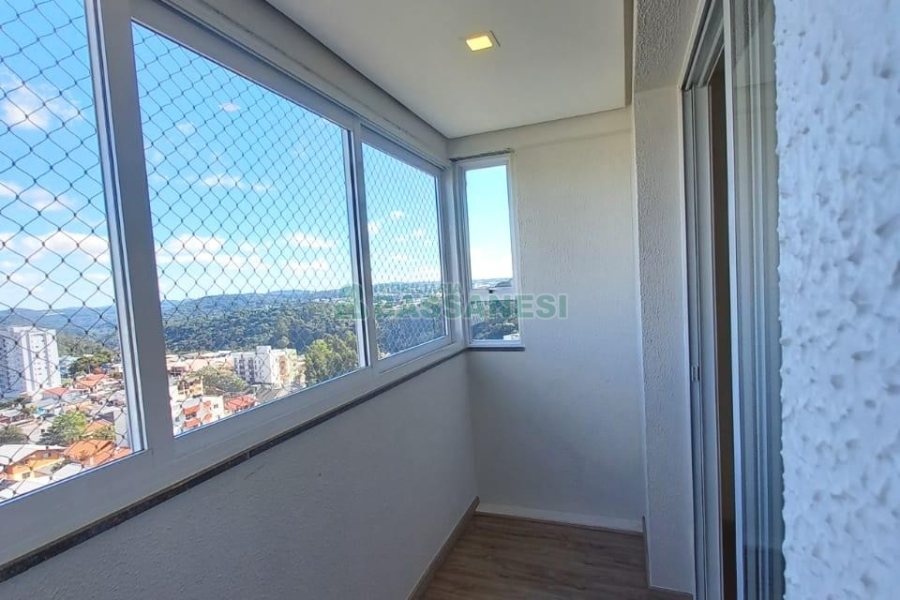 Apartamento com 91m², 3 dormitórios, 2 vagas, no bairro Kayser em Caxias do Sul para Comprar