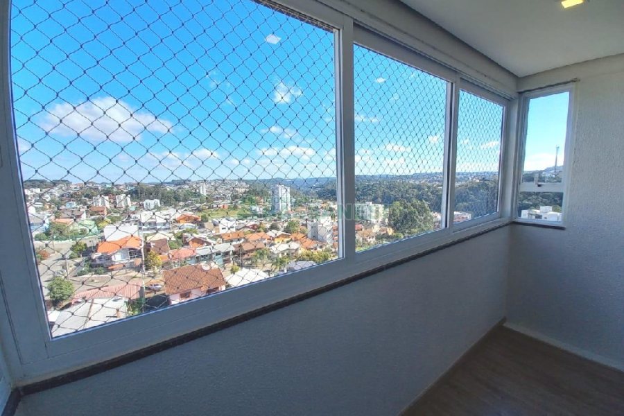 Apartamento com 91m², 3 dormitórios, 2 vagas, no bairro Kayser em Caxias do Sul para Comprar
