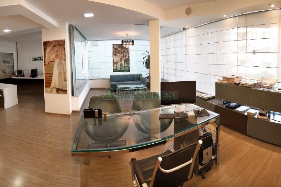 Loja com 480m², 6 vagas, no bairro Centro em Caxias do Sul para Alugar