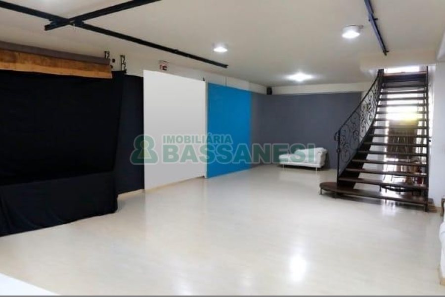 Loja com 480m², 6 vagas, no bairro Centro em Caxias do Sul para Alugar