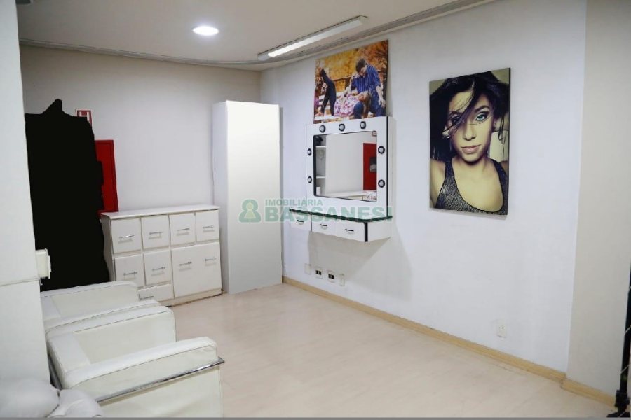 Loja com 480m², 6 vagas, no bairro Centro em Caxias do Sul para Alugar