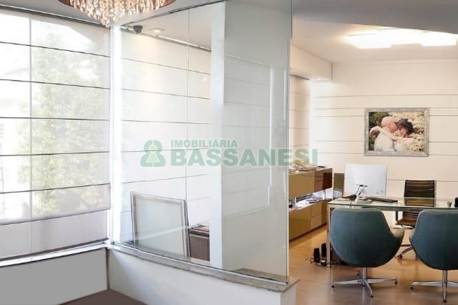 Loja com 480m², 6 vagas, no bairro Centro em Caxias do Sul para Alugar