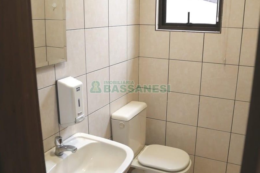 Loja com 480m², 6 vagas, no bairro Centro em Caxias do Sul para Alugar