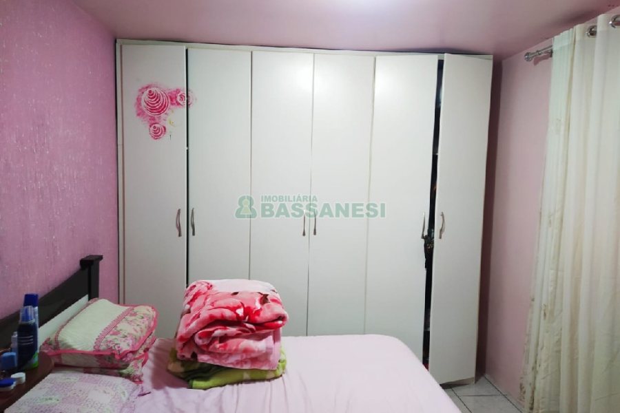 Casa com 165m², 3 dormitórios, 3 vagas, no bairro Charqueadas em Caxias do Sul para Comprar