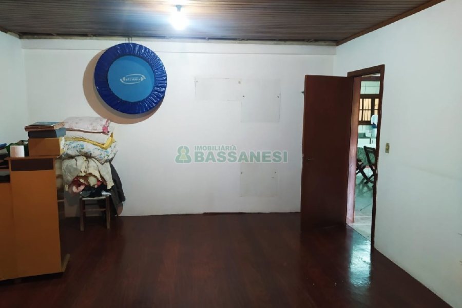 Casa com 165m², 3 dormitórios, 3 vagas, no bairro Charqueadas em Caxias do Sul para Comprar