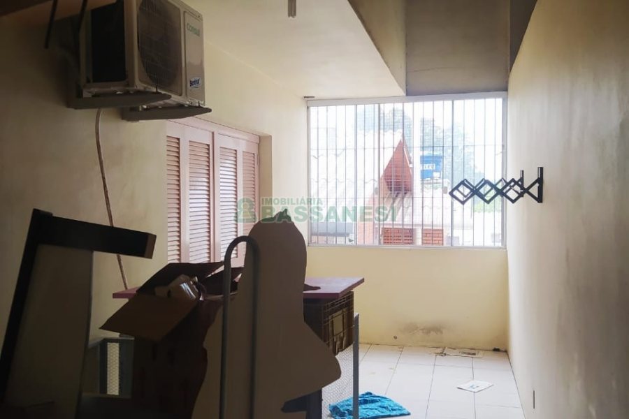 Casa com 165m², 3 dormitórios, 3 vagas, no bairro Charqueadas em Caxias do Sul para Comprar