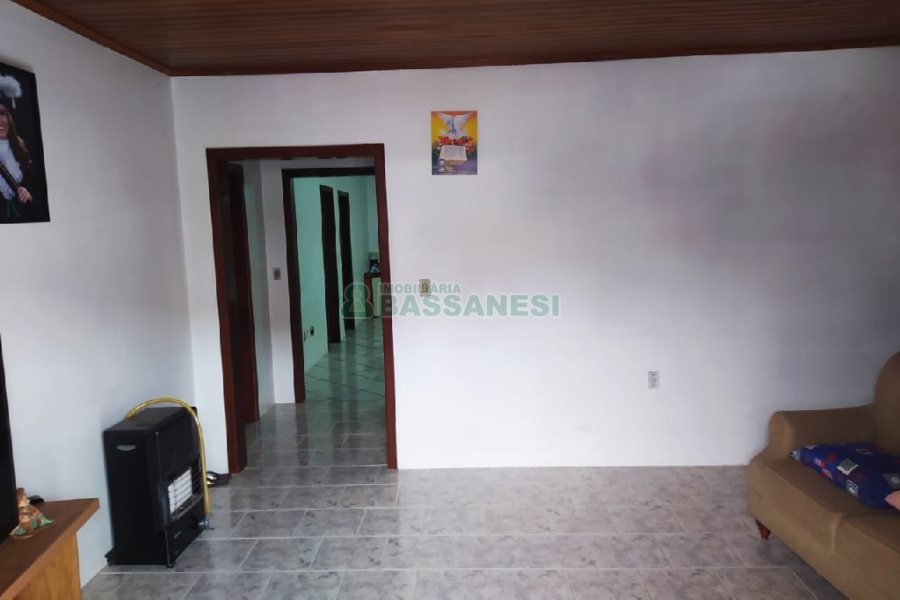 Casa com 165m², 3 dormitórios, 3 vagas, no bairro Charqueadas em Caxias do Sul para Comprar