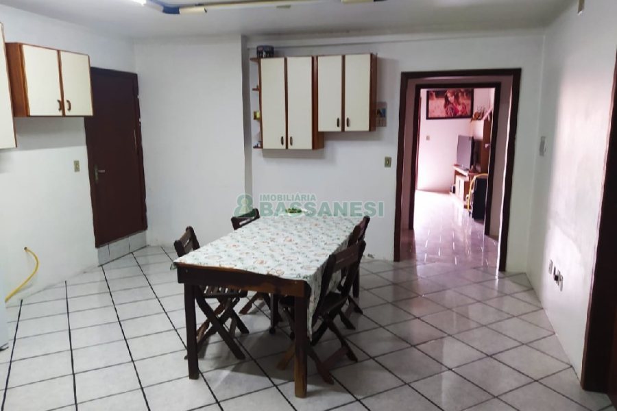 Casa com 165m², 3 dormitórios, 3 vagas, no bairro Charqueadas em Caxias do Sul para Comprar