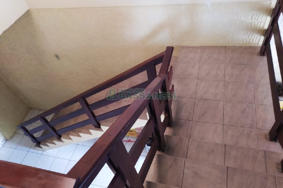 Casa com 165m², 3 dormitórios, 3 vagas, no bairro Charqueadas em Caxias do Sul para Comprar