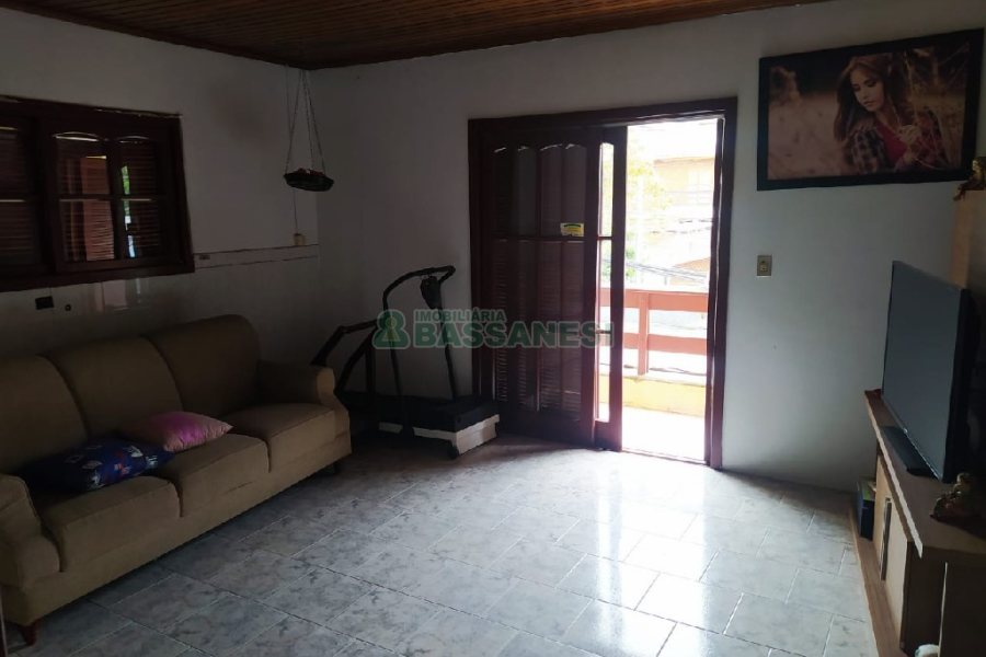 Casa com 165m², 3 dormitórios, 3 vagas, no bairro Charqueadas em Caxias do Sul para Comprar