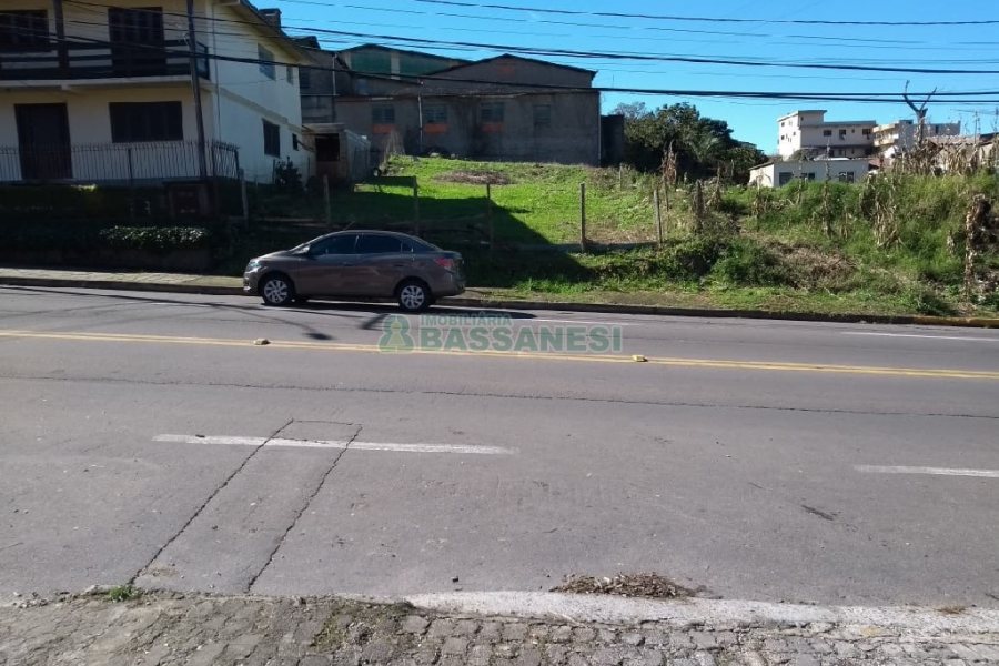 Terreno com 406m², no bairro Planalto em Caxias do Sul para Comprar