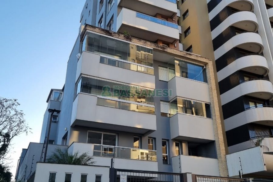 Apartamento com 129m², 2 dormitórios, 2 vagas, no bairro Vila Horn em Caxias do Sul para Comprar