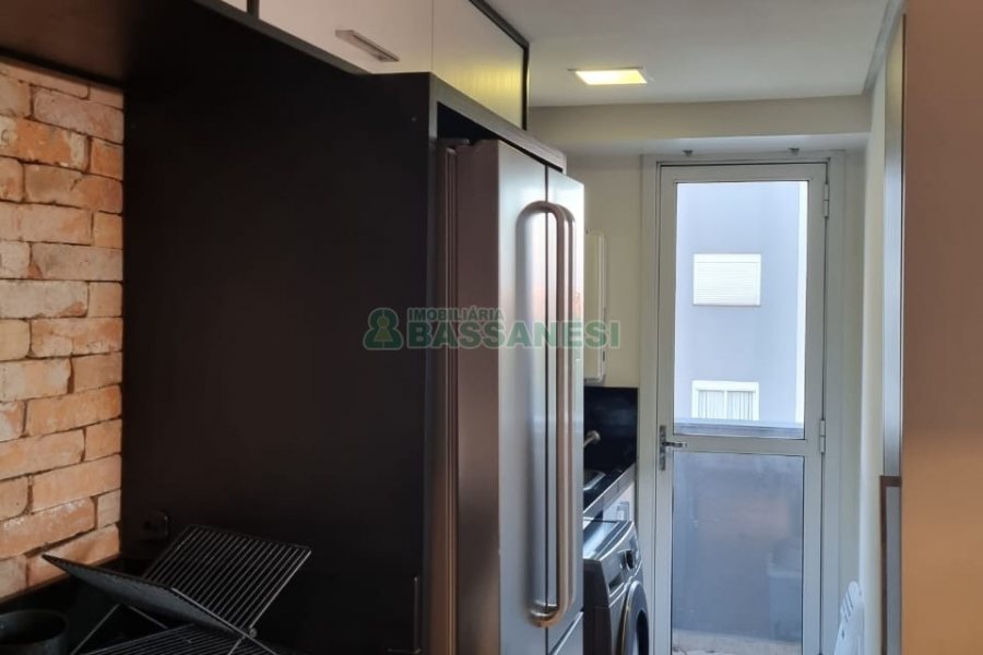 Apartamento com 129m², 2 dormitórios, 2 vagas, no bairro Vila Horn em Caxias do Sul para Comprar