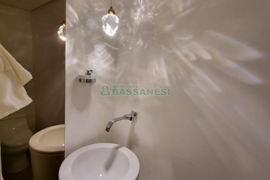 Apartamento com 129m², 2 dormitórios, 2 vagas, no bairro Vila Horn em Caxias do Sul para Comprar