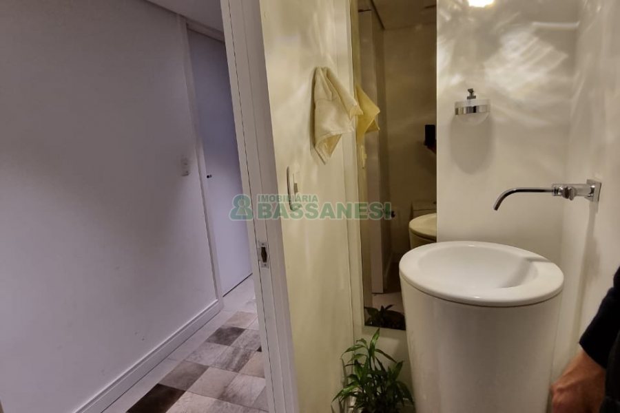 Apartamento com 129m², 2 dormitórios, 2 vagas, no bairro Vila Horn em Caxias do Sul para Comprar