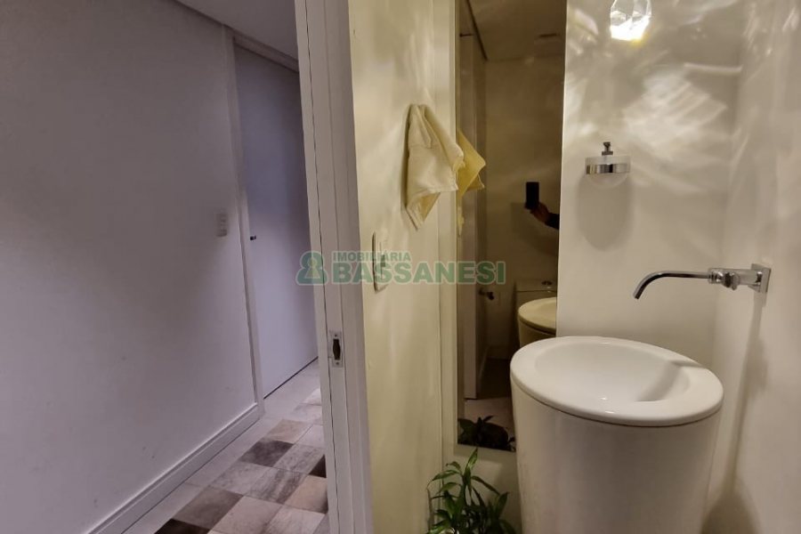 Apartamento com 129m², 2 dormitórios, 2 vagas, no bairro Vila Horn em Caxias do Sul para Comprar