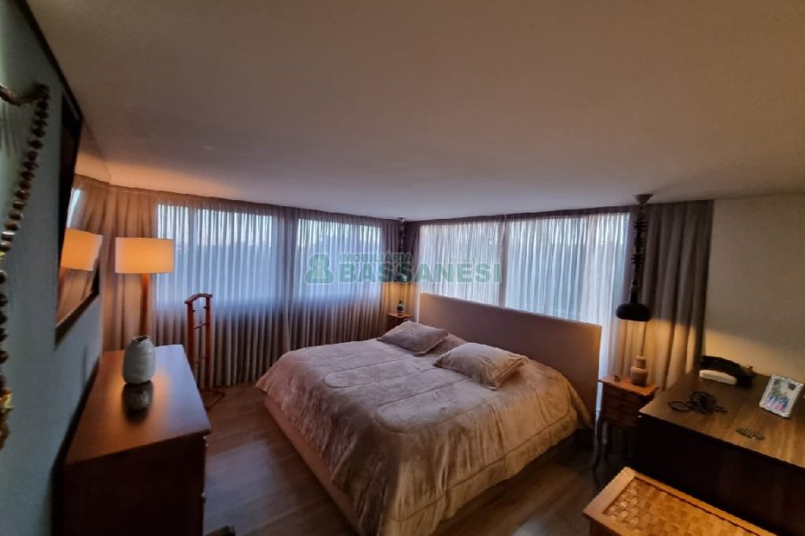 Apartamento com 129m², 2 dormitórios, 2 vagas, no bairro Vila Horn em Caxias do Sul para Comprar