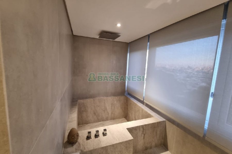 Apartamento com 129m², 2 dormitórios, 2 vagas, no bairro Vila Horn em Caxias do Sul para Comprar