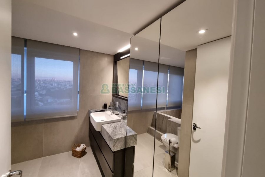 Apartamento com 129m², 2 dormitórios, 2 vagas, no bairro Vila Horn em Caxias do Sul para Comprar